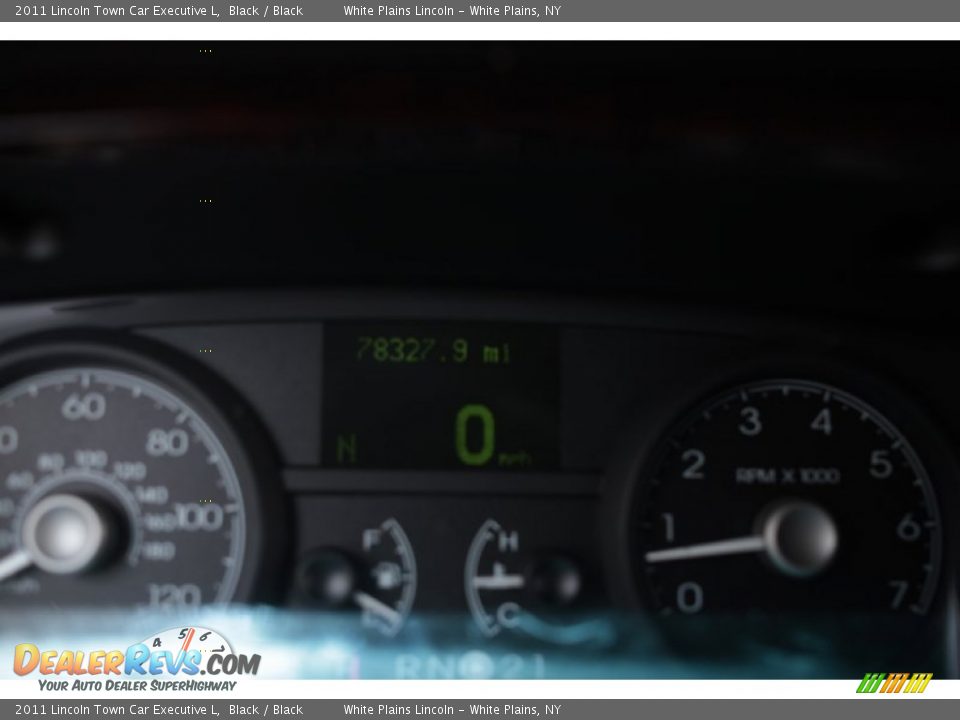 2011 Lincoln Town Car Executive L Black / Black Photo #26