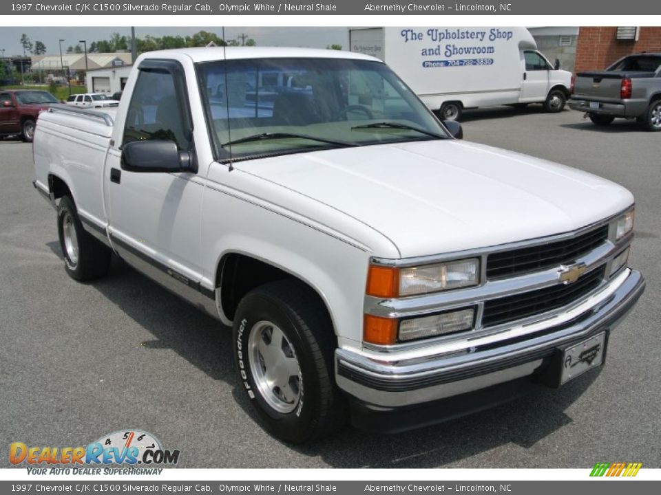1997 Chevrolet C/K C1500 Silverado Regular Cab Olympic White / Neutral Shale Photo #1