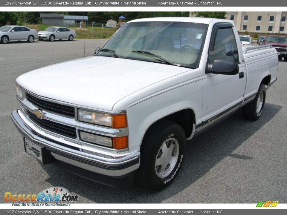 1997 Chevrolet C/K C1500 Silverado Regular Cab Olympic White / Neutral Shale Photo #2