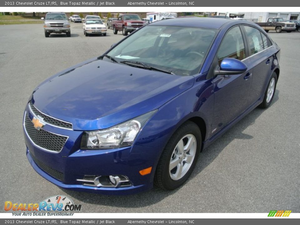 Front 3/4 View of 2013 Chevrolet Cruze LT/RS Photo #2