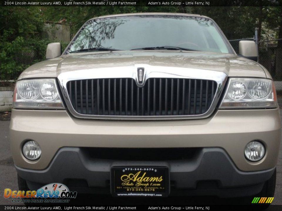 2004 Lincoln Aviator Luxury AWD Light French Silk Metallic / Light Parchment Photo #2