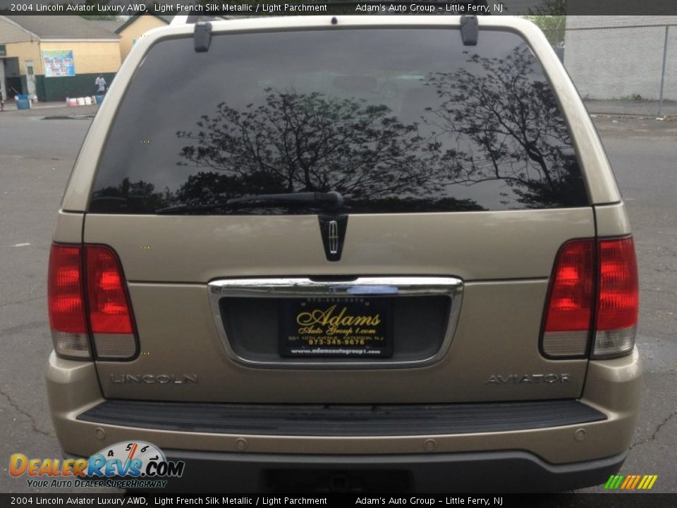 2004 Lincoln Aviator Luxury AWD Light French Silk Metallic / Light Parchment Photo #5