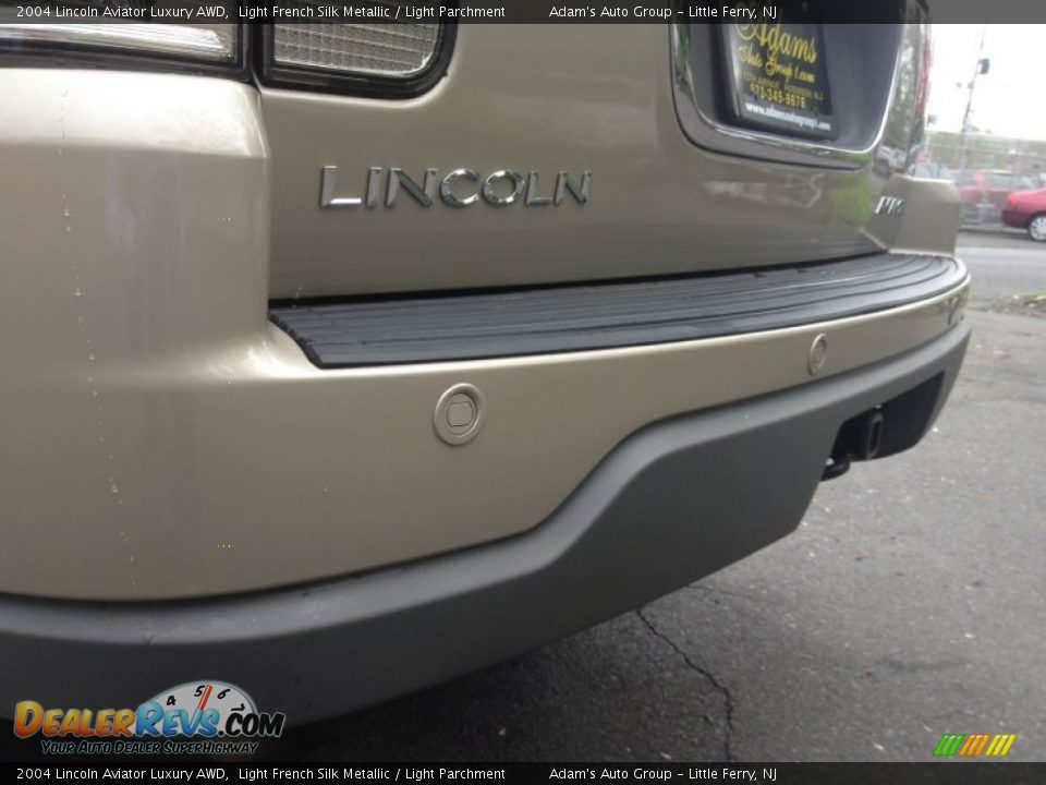 2004 Lincoln Aviator Luxury AWD Light French Silk Metallic / Light Parchment Photo #7