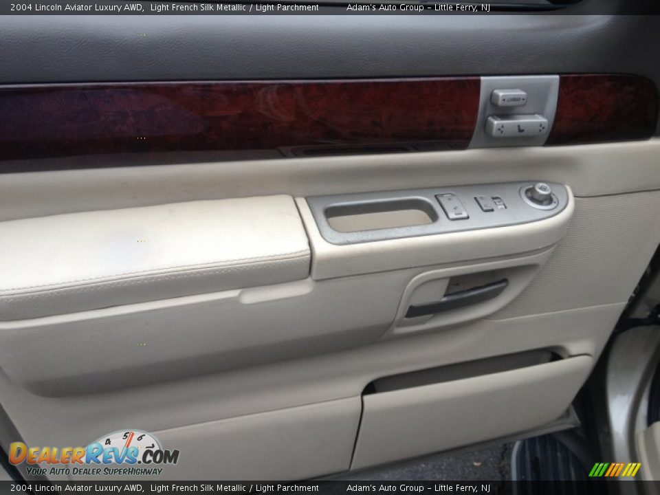 2004 Lincoln Aviator Luxury AWD Light French Silk Metallic / Light Parchment Photo #9