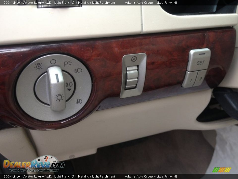 2004 Lincoln Aviator Luxury AWD Light French Silk Metallic / Light Parchment Photo #11
