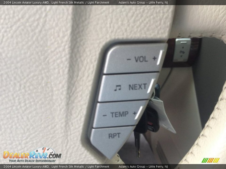 2004 Lincoln Aviator Luxury AWD Light French Silk Metallic / Light Parchment Photo #15