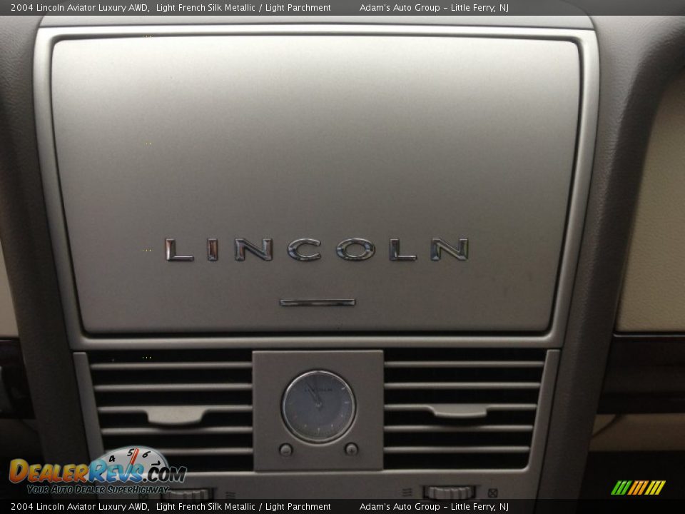 2004 Lincoln Aviator Luxury AWD Light French Silk Metallic / Light Parchment Photo #19