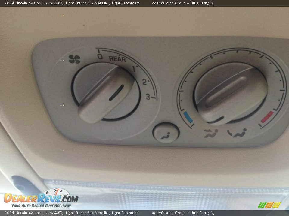 2004 Lincoln Aviator Luxury AWD Light French Silk Metallic / Light Parchment Photo #25