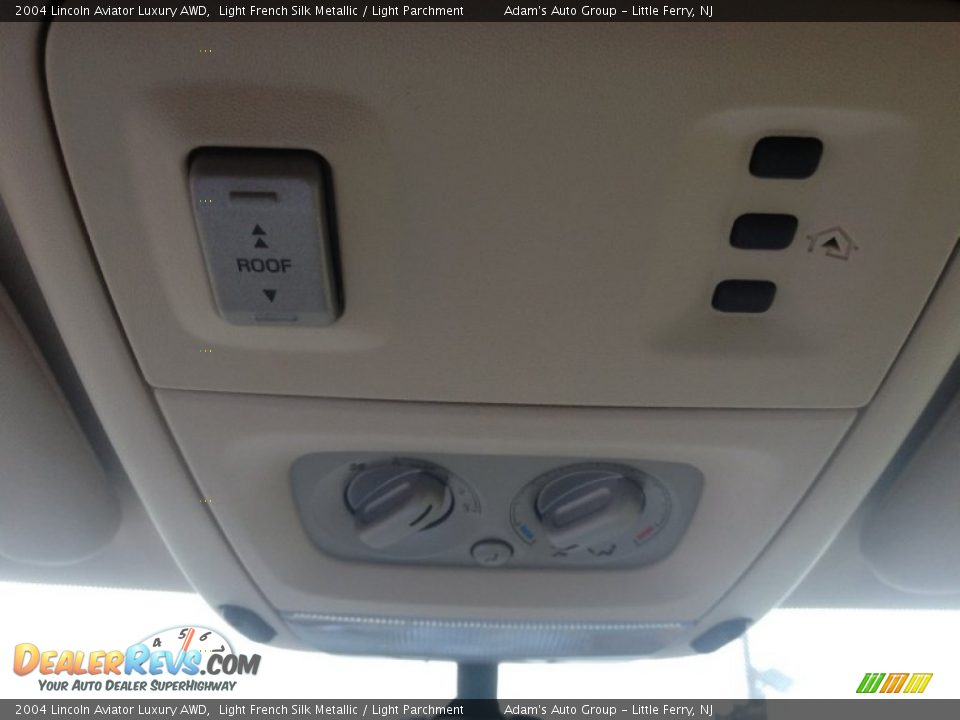 2004 Lincoln Aviator Luxury AWD Light French Silk Metallic / Light Parchment Photo #26
