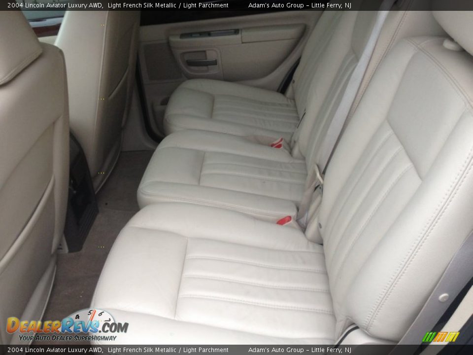 2004 Lincoln Aviator Luxury AWD Light French Silk Metallic / Light Parchment Photo #28