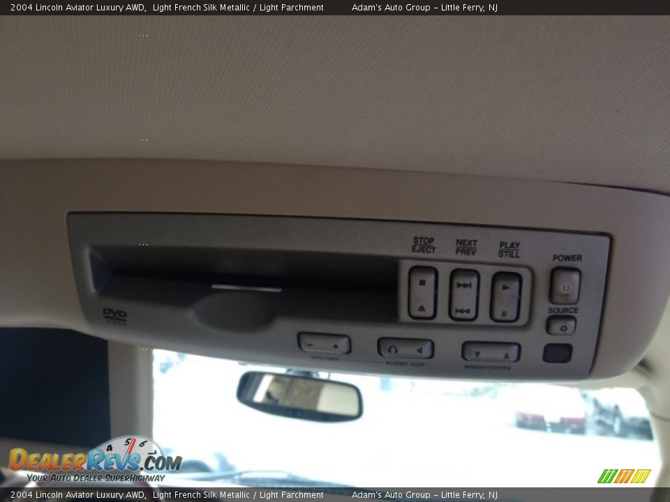 2004 Lincoln Aviator Luxury AWD Light French Silk Metallic / Light Parchment Photo #31