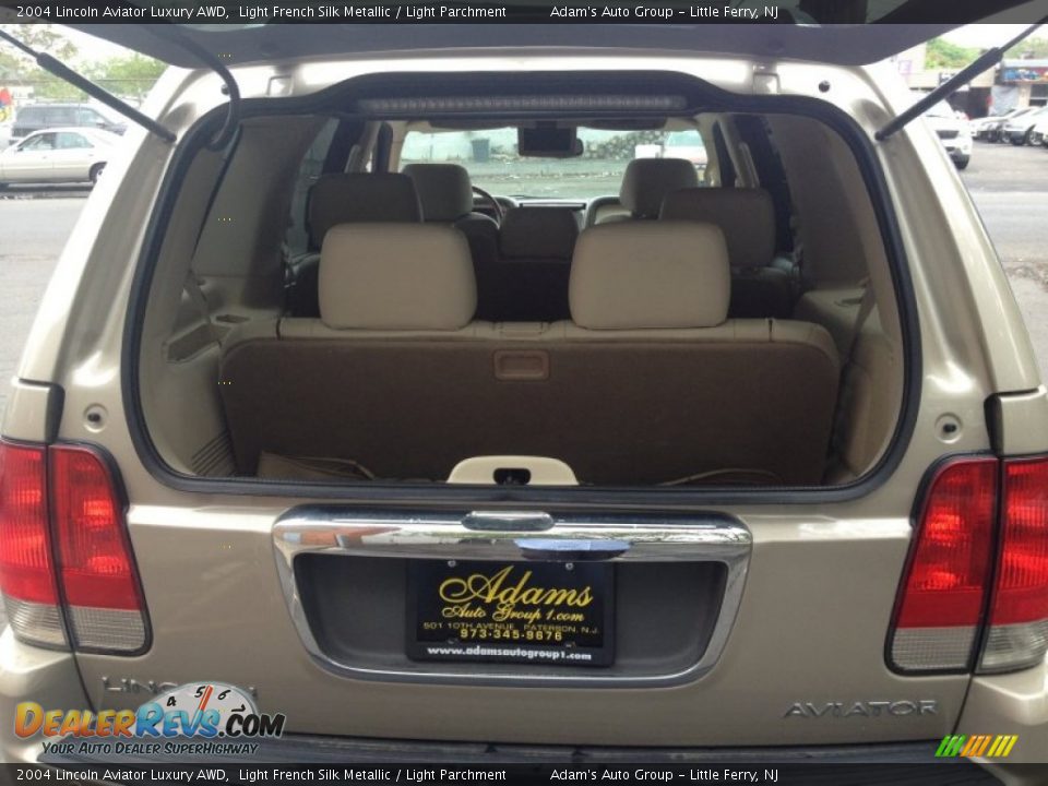 2004 Lincoln Aviator Luxury AWD Light French Silk Metallic / Light Parchment Photo #32