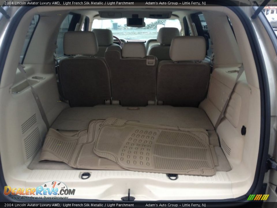 2004 Lincoln Aviator Luxury AWD Light French Silk Metallic / Light Parchment Photo #34