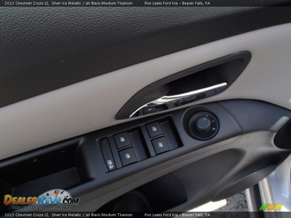 2013 Chevrolet Cruze LS Silver Ice Metallic / Jet Black/Medium Titanium Photo #15
