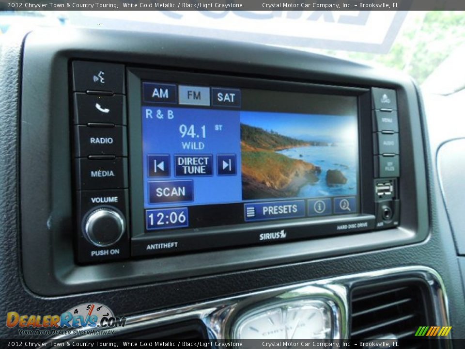 2012 Chrysler Town & Country Touring White Gold Metallic / Black/Light Graystone Photo #22