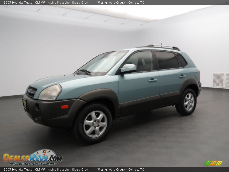 Front 3/4 View of 2005 Hyundai Tucson GLS V6 Photo #1