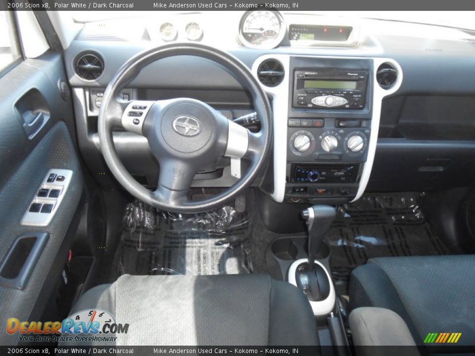 2006 Scion xB Polar White / Dark Charcoal Photo #7