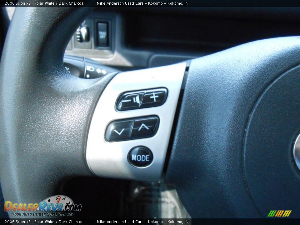 2006 Scion xB Polar White / Dark Charcoal Photo #10