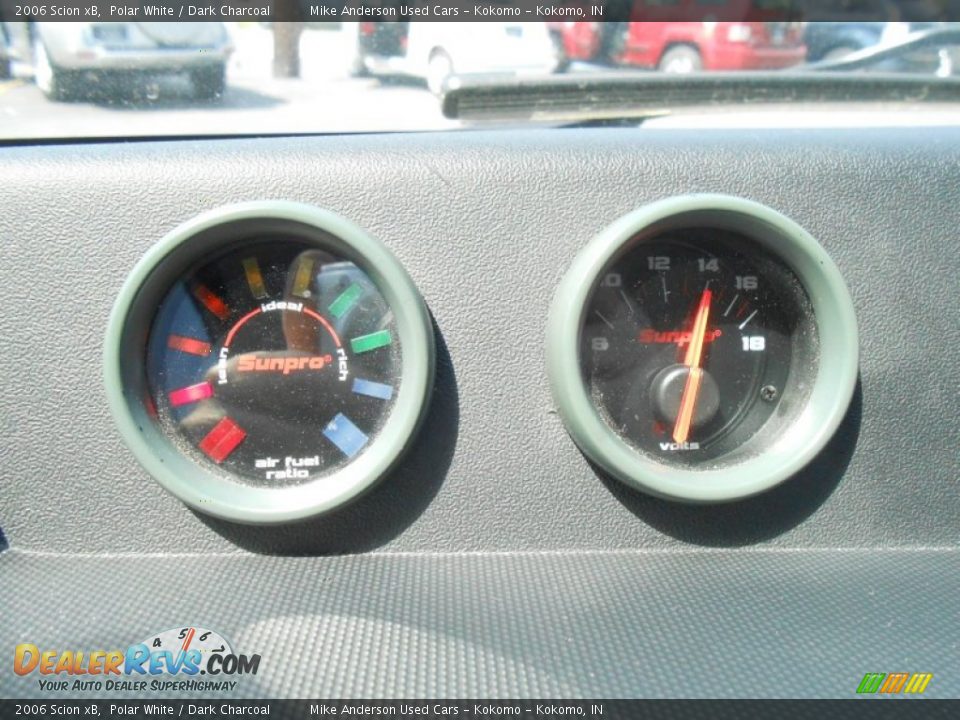 2006 Scion xB Polar White / Dark Charcoal Photo #12