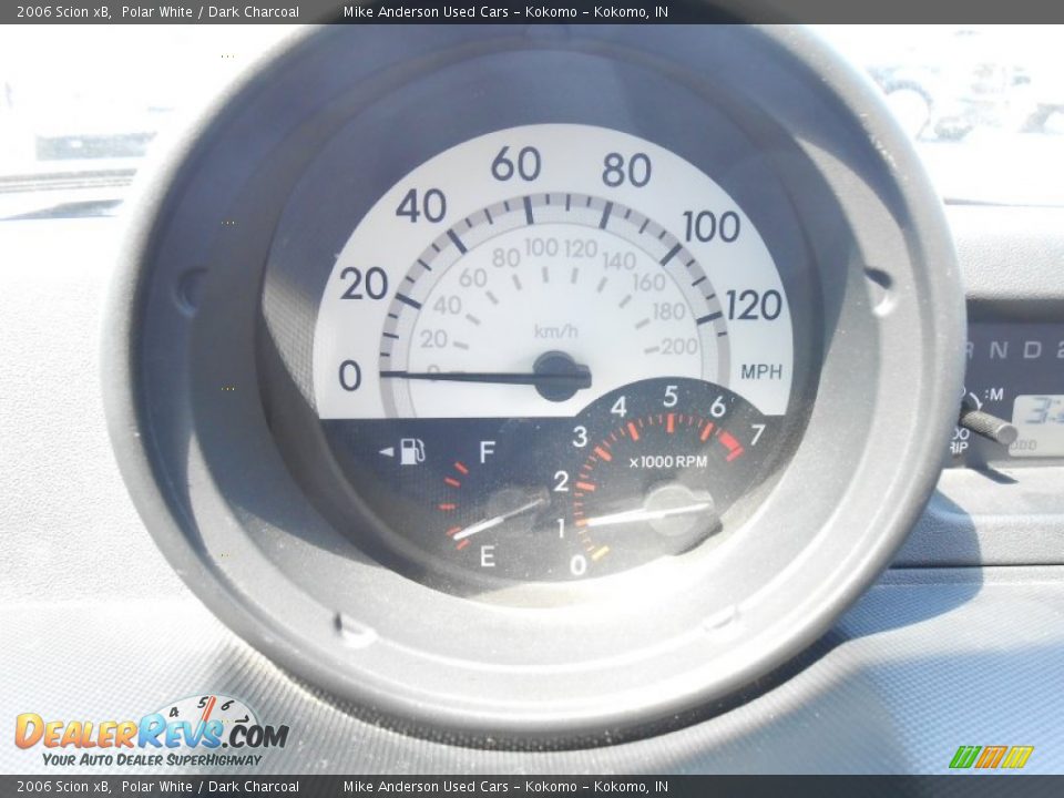 2006 Scion xB Polar White / Dark Charcoal Photo #13