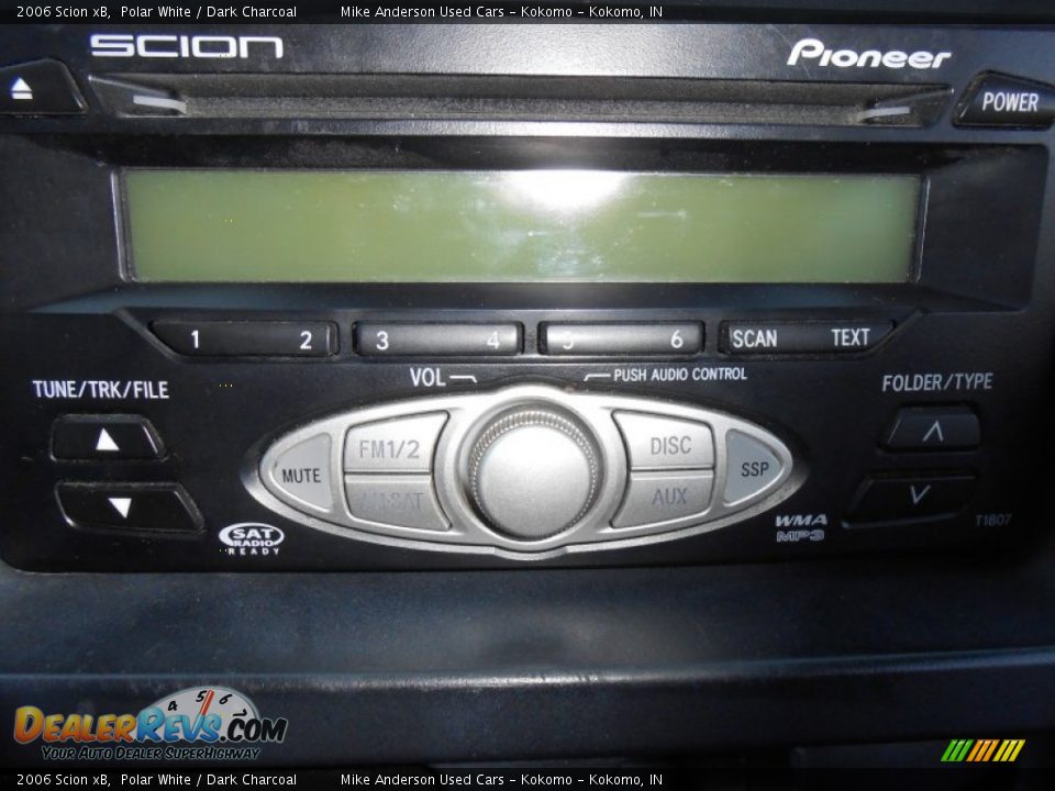 2006 Scion xB Polar White / Dark Charcoal Photo #15