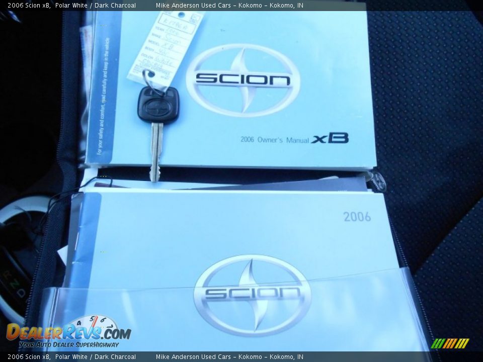 2006 Scion xB Polar White / Dark Charcoal Photo #21