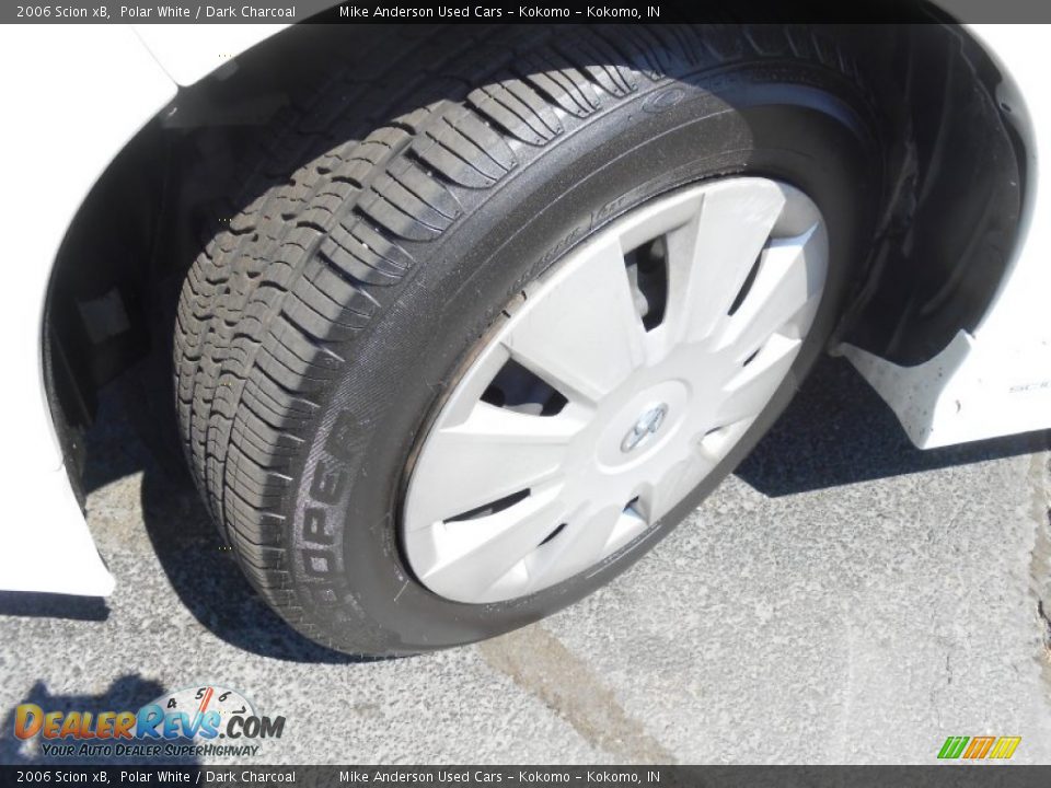 2006 Scion xB Polar White / Dark Charcoal Photo #23