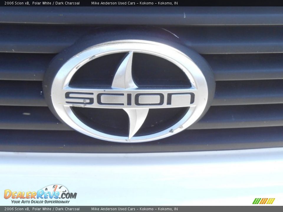 2006 Scion xB Polar White / Dark Charcoal Photo #26