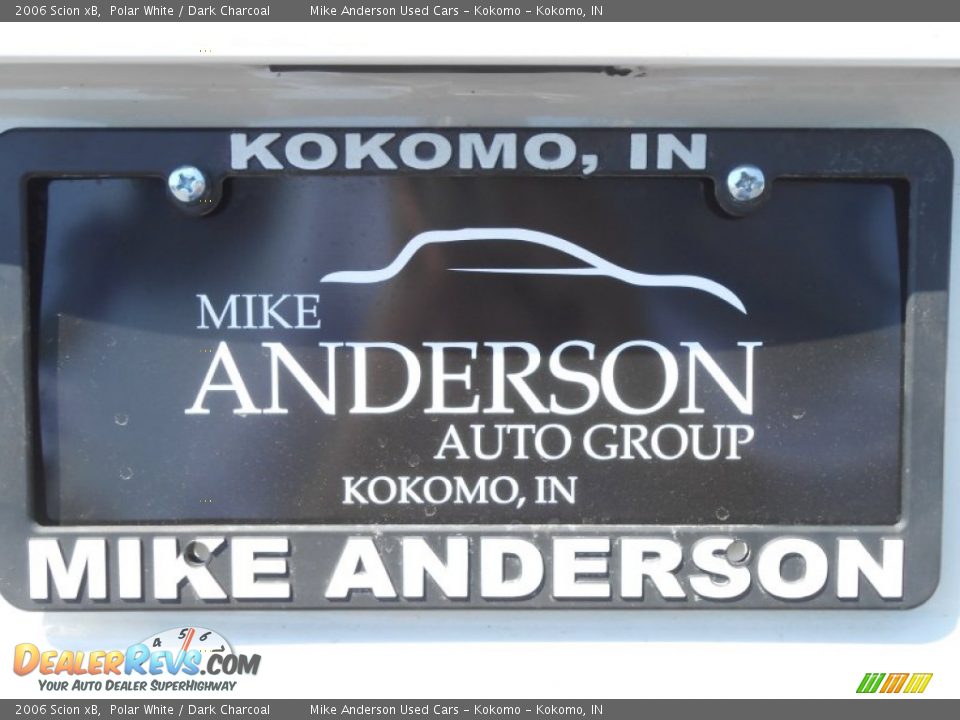 2006 Scion xB Polar White / Dark Charcoal Photo #27