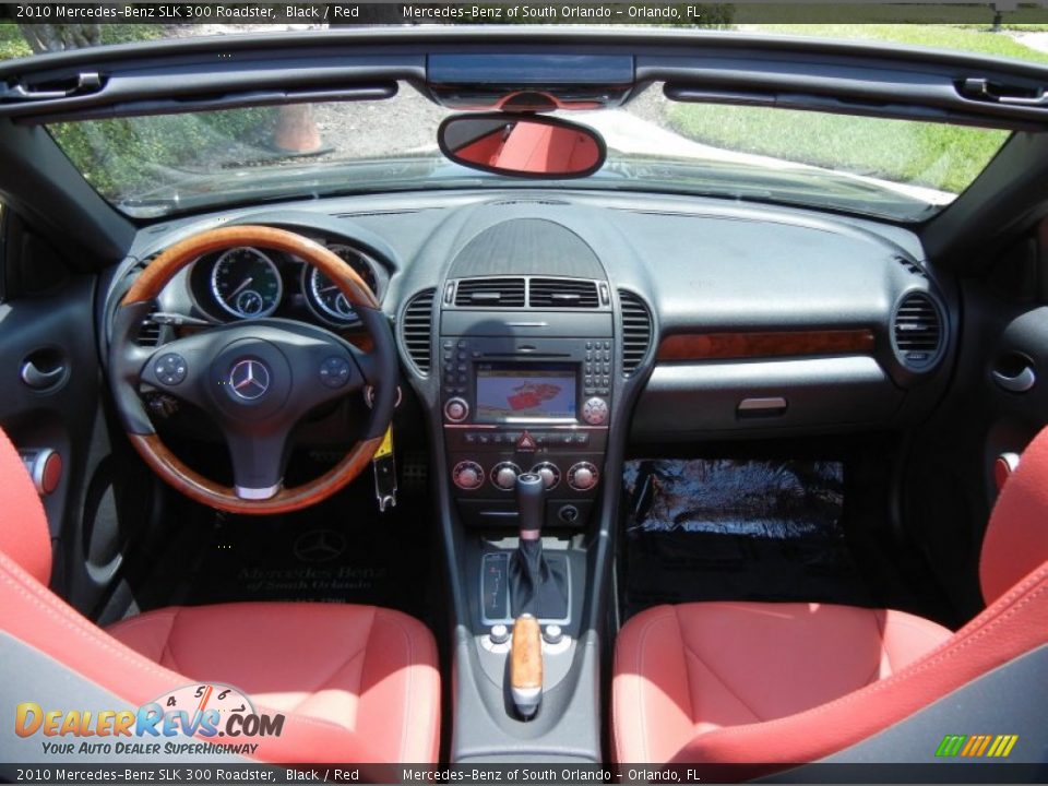 Dashboard of 2010 Mercedes-Benz SLK 300 Roadster Photo #20