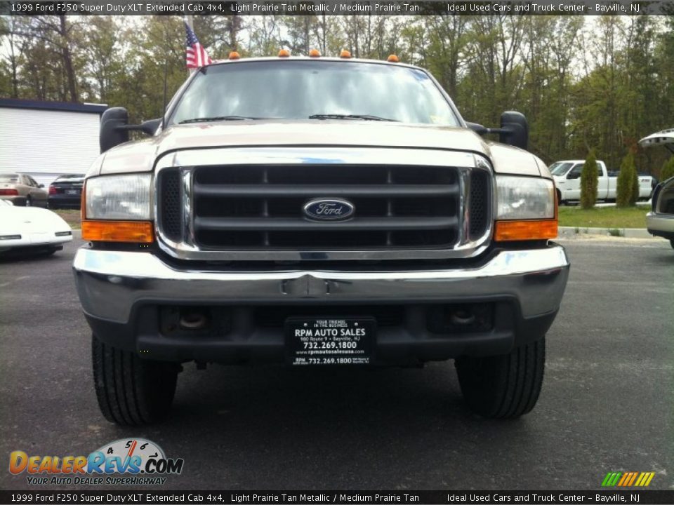 1999 Ford F250 Super Duty XLT Extended Cab 4x4 Light Prairie Tan Metallic / Medium Prairie Tan Photo #2