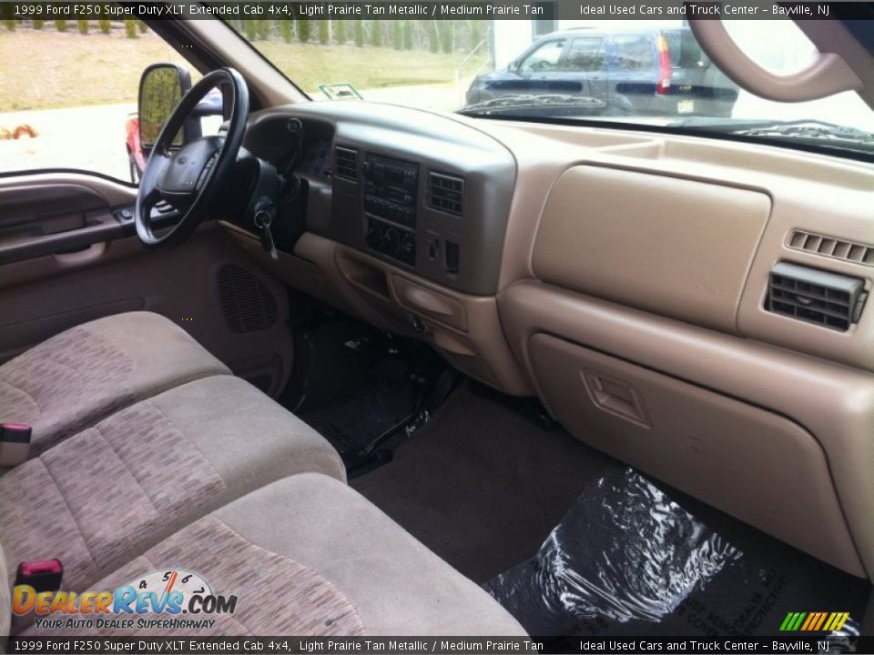 Dashboard of 1999 Ford F250 Super Duty XLT Extended Cab 4x4 Photo #8