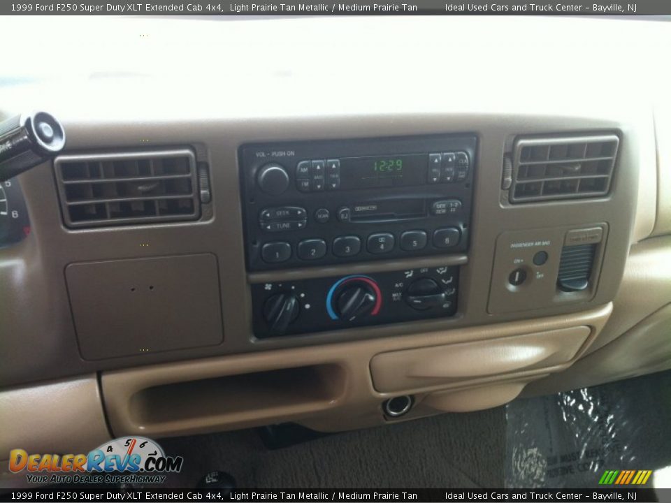 Controls of 1999 Ford F250 Super Duty XLT Extended Cab 4x4 Photo #22