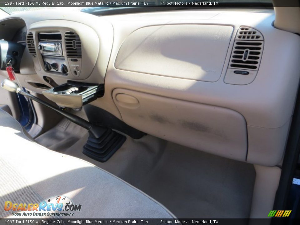1997 Ford F150 XL Regular Cab Moonlight Blue Metallic / Medium Prairie Tan Photo #24