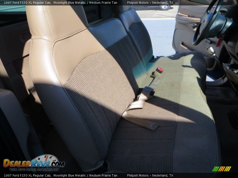 1997 Ford F150 XL Regular Cab Moonlight Blue Metallic / Medium Prairie Tan Photo #25