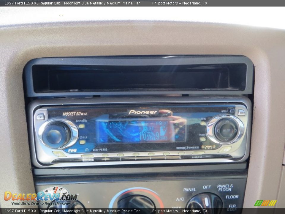 1997 Ford F150 XL Regular Cab Moonlight Blue Metallic / Medium Prairie Tan Photo #30