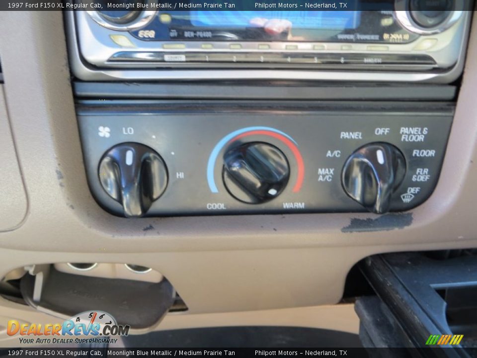 1997 Ford F150 XL Regular Cab Moonlight Blue Metallic / Medium Prairie Tan Photo #31