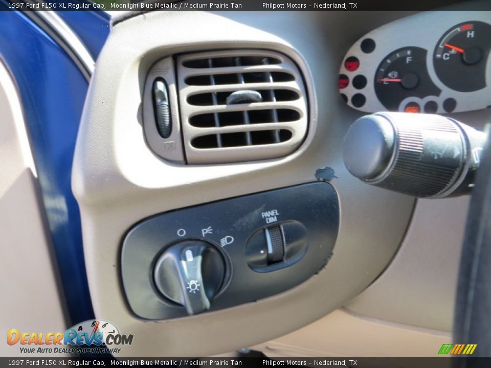 Controls of 1997 Ford F150 XL Regular Cab Photo #35