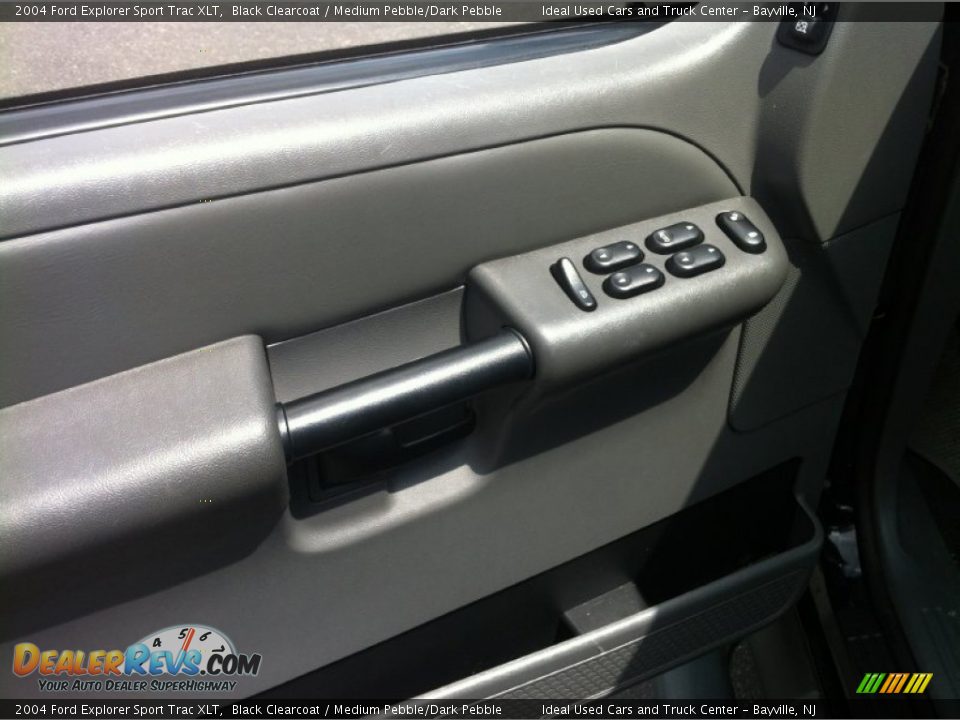2004 Ford Explorer Sport Trac XLT Black Clearcoat / Medium Pebble/Dark Pebble Photo #17