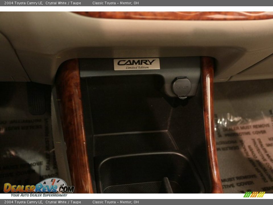 2004 Toyota Camry LE Crystal White / Taupe Photo #15