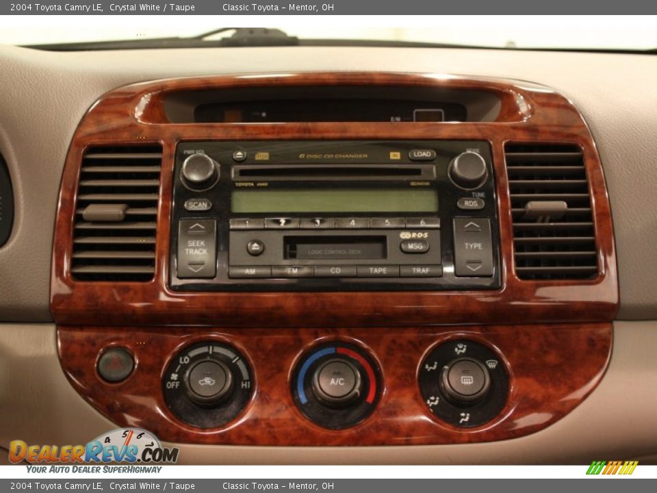 Controls of 2004 Toyota Camry LE Photo #22