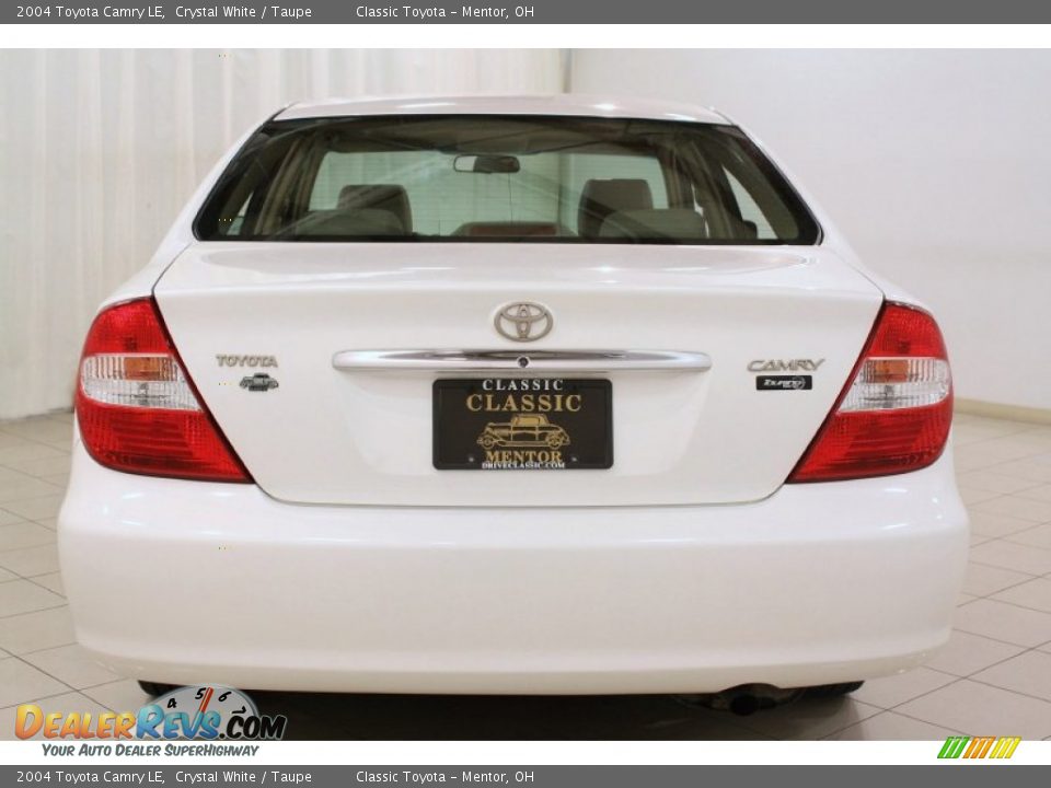 2004 Toyota Camry LE Crystal White / Taupe Photo #24