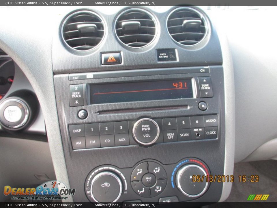 2010 Nissan Altima 2.5 S Super Black / Frost Photo #11