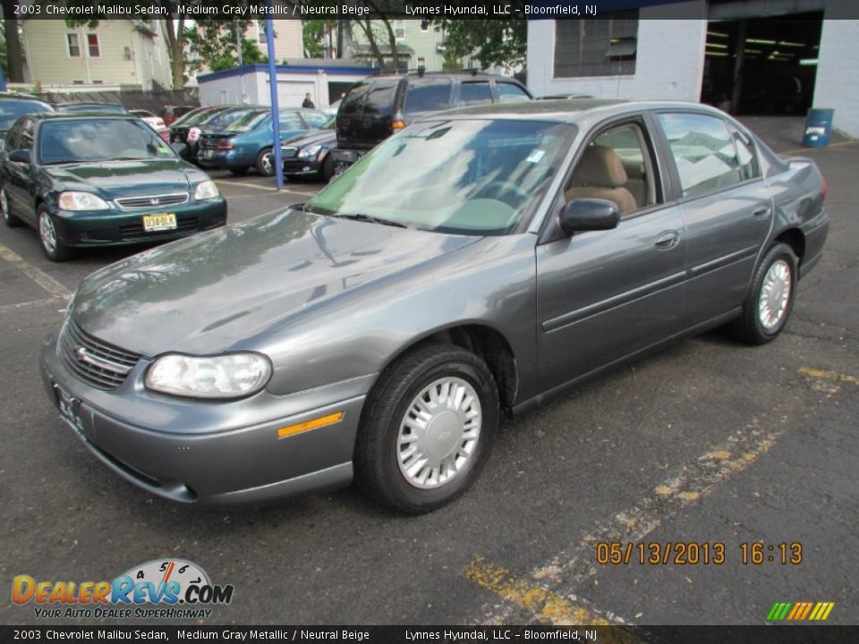 Front 3/4 View of 2003 Chevrolet Malibu Sedan Photo #3