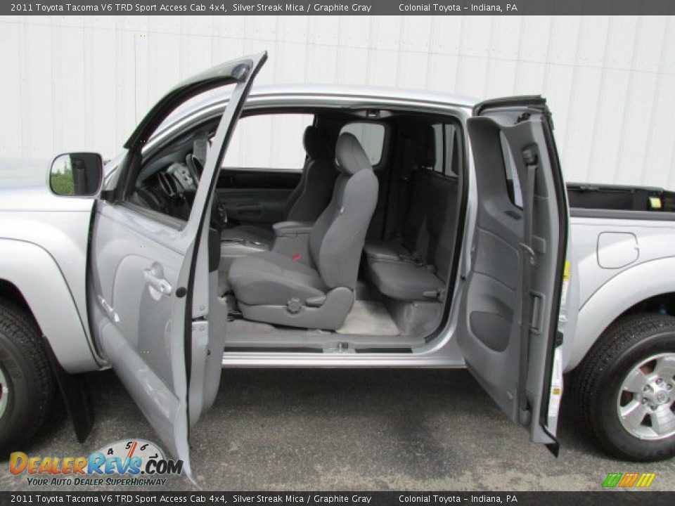 2011 Toyota Tacoma V6 TRD Sport Access Cab 4x4 Silver Streak Mica / Graphite Gray Photo #11