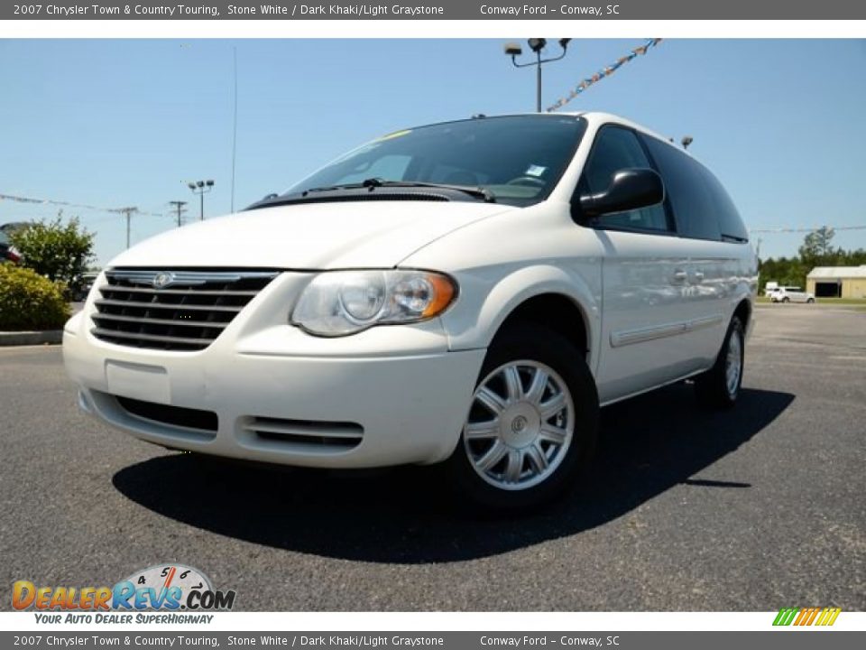 Front 3/4 View of 2007 Chrysler Town & Country Touring Photo #1