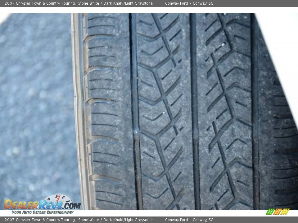 2007 Chrysler Town & Country Touring Stone White / Dark Khaki/Light Graystone Photo #10