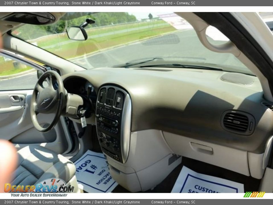 2007 Chrysler Town & Country Touring Stone White / Dark Khaki/Light Graystone Photo #20