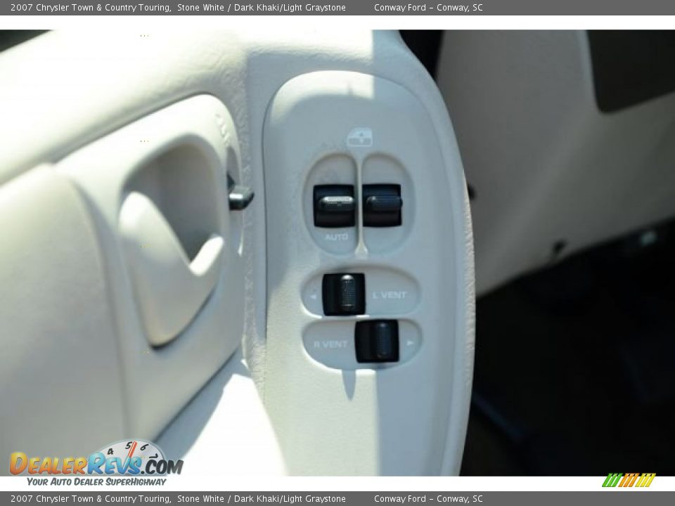 2007 Chrysler Town & Country Touring Stone White / Dark Khaki/Light Graystone Photo #23