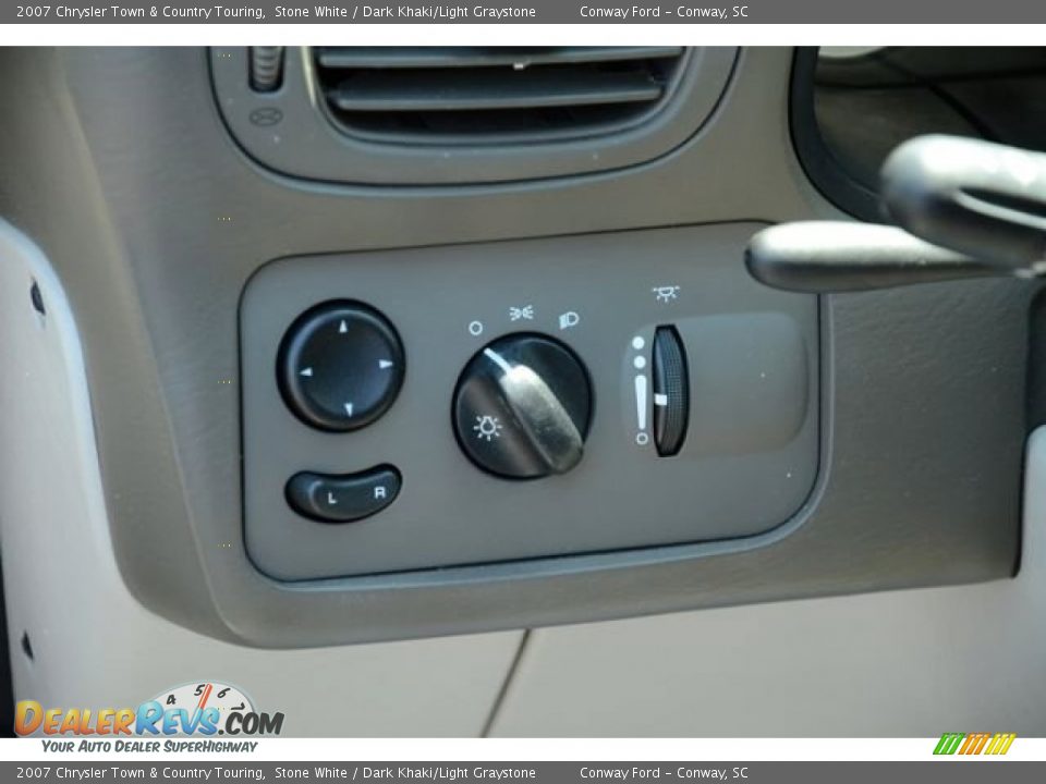 2007 Chrysler Town & Country Touring Stone White / Dark Khaki/Light Graystone Photo #24